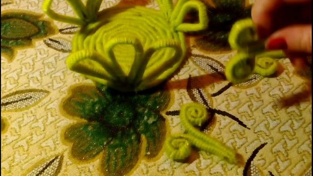 Шкатулка. Поделка из бумажных трубочек и ниток. Сувениры и подарки на 8 марта