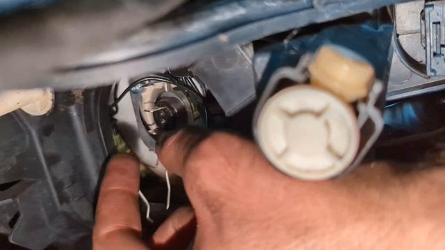 Converting Halogen Headlights to LED for $50 (NOVSIGHT 12k Lumin LED H7) смотреть онлайн