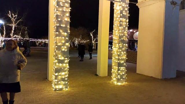 Анапа предновогодняя. Вечерняя прогулка по центру Анапы. Театральная площадь, парк, Центральный пля
