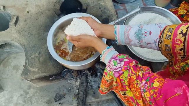 Mehmanoun Ka Khana, Ammi jaan ki zimmadari pouri kar di I Village Family Vlogs смотреть онлайн