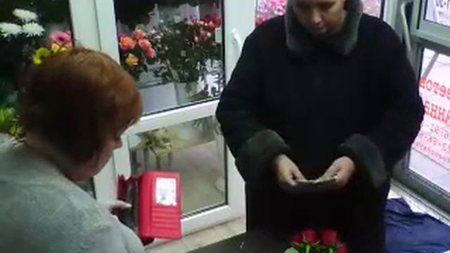 Всем жителям Подольска и не только. Цыганка ворует деньги часть 1-я. смотреть онлайн