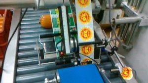 Нанесение двух этикеток на колбасу