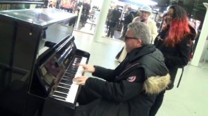 Most Popular Piano Solo Gets Radicalised at the Street Piano