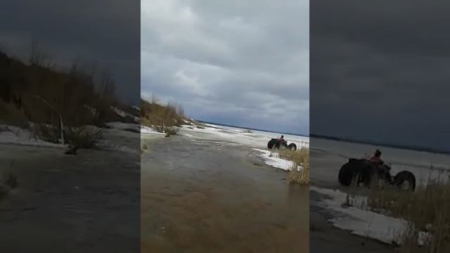 Снегоход "Урал" Катаемся по воде ) смотреть онлайн