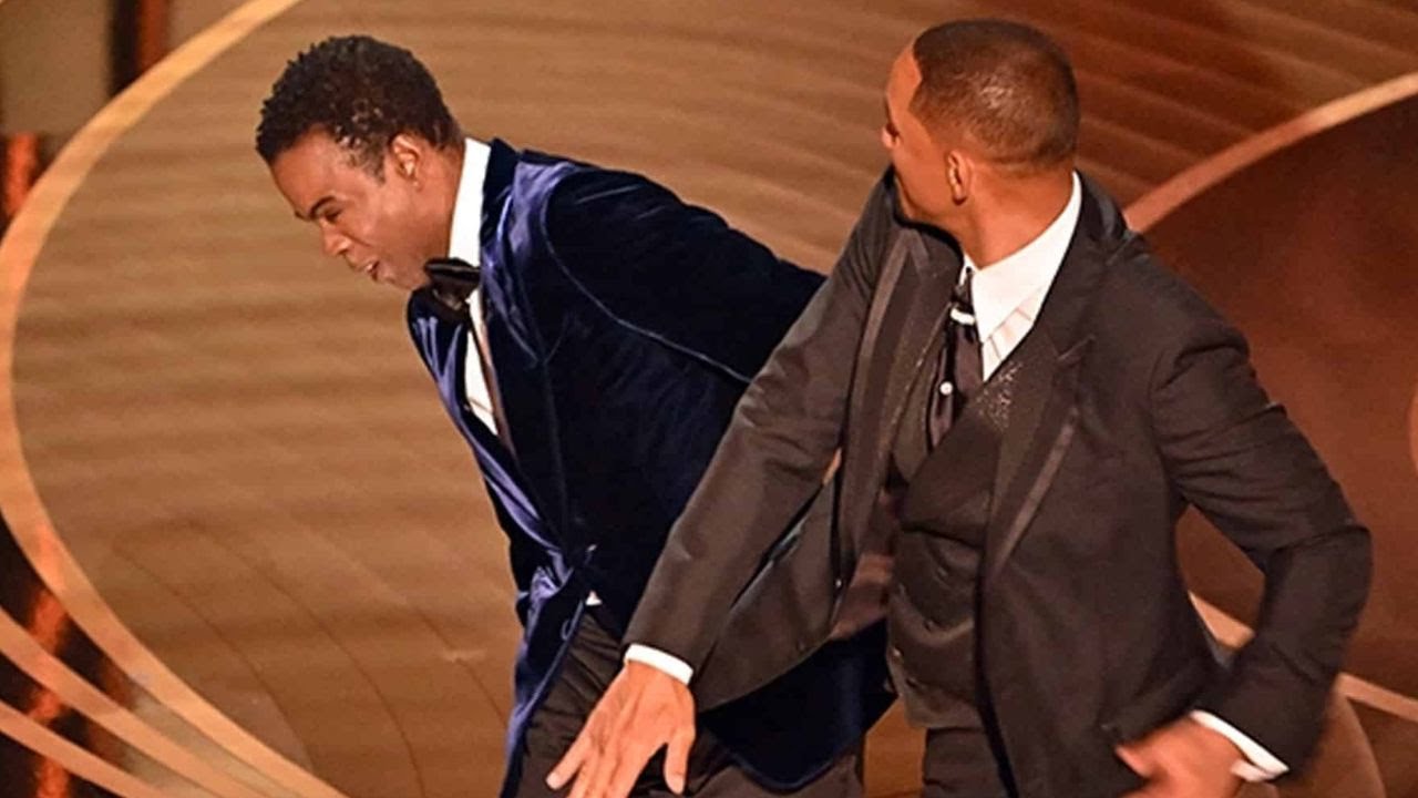 Уилл Смит ударил Криса Рока на Оскаре | Will Smith smacks Chris Rock on stage at the Oscars