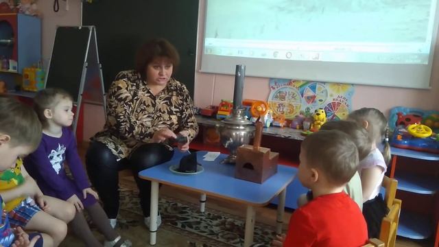 Фрагмент беседы с детьми младшего дошкольного возраста по сказке "Что такое сажа?". ГБОУ Школа №210 смотреть онлайн