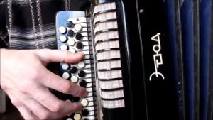 В ЗЕМЛЯНКЕ на баяне (ре минор)