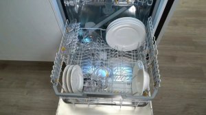 загрузка посуды в посудомоечную машину Miele
