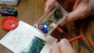 Свето-звуковой пробник, с возможностью прозвонки и высокомной цепи.