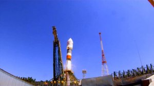 Близкий старт космической ракеты