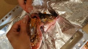 Запекаем лещ, фаршированный гречкой.