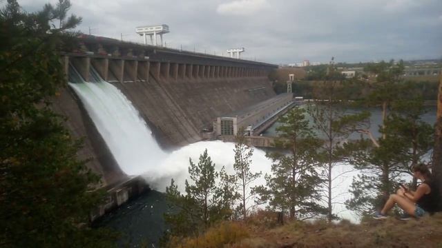 Сброс воды Братская ГЭС смотреть онлайн