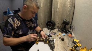 Ремонт шуруповерта DEWALT 996
