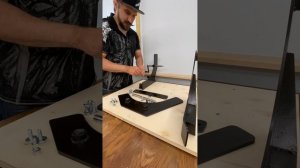 Ручной зажим для колеса мотоцикла.