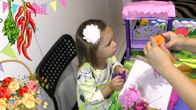 Весёлая школа с мамой. Как слепить одежду для куклы из пластилина плей До? смотреть онлайн