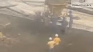 Бадья для бетона БН-0.5, пример транспортировки