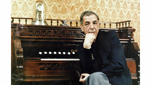 Микаэл Таривердиев - Импровизации (Ученик лекаря) смотреть онлайн