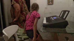 В гостях у бабушки. Играем на синтезаторе