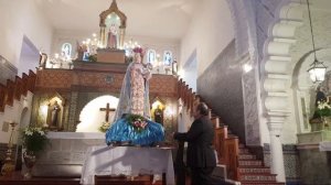 Rezamos el santo rosario junto a Monseñor Gabriel Barba.