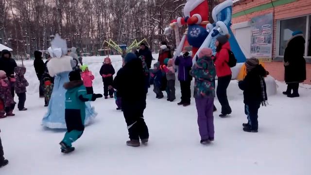 Отдыхаем вместе с сыном город Новосибирск Зайки песня Зима смотреть онлайн