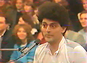 Странно, но никто из зрителей ринга не смог ответить на вопрос Виктора Резникова, зачем они  пришли