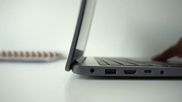 Lenovo IdeaPad 3 (2022) Laptop Review and Unboxing - The Old School Machine смотреть онлайн