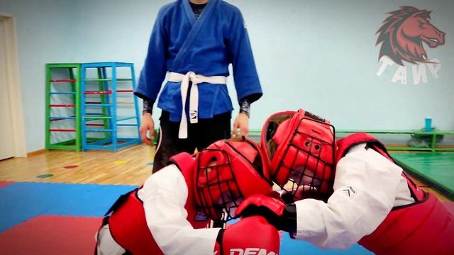 Маленькая частичка наших разнообразных тренировок для взрослых и детей. #ТАИР #томск #арб #мма смотреть онлайн