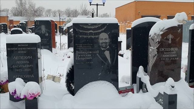 Прогулка по зимнему Троекуровскому кладбищу