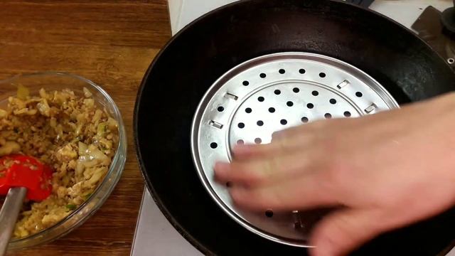 ПАРОВЫЕ ПИРОЖКИ С НАЧИНКОЙ ИЗ КАЛЬМАРА И КАПУСТЫ. ОЧЕНЬ ВКУСНО. ПИГОДИ. ПЯНСЕ.