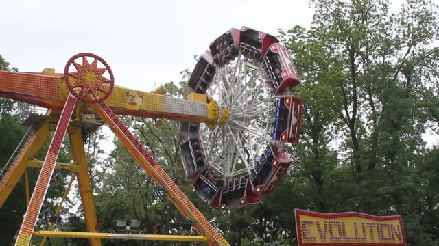 Аттракцион "Evolution" в парке "Городской сад" в Краснодаре