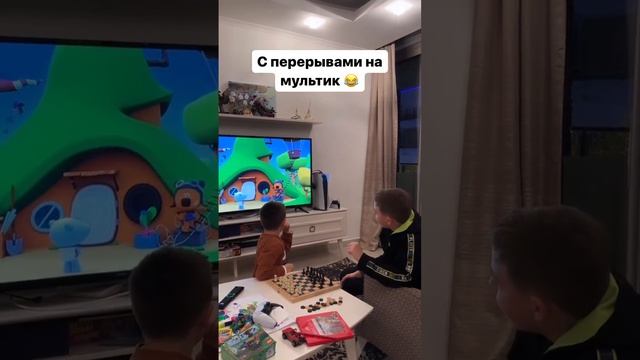 Дарья Пынзарь показала, как ее сыновья играют в шахматы