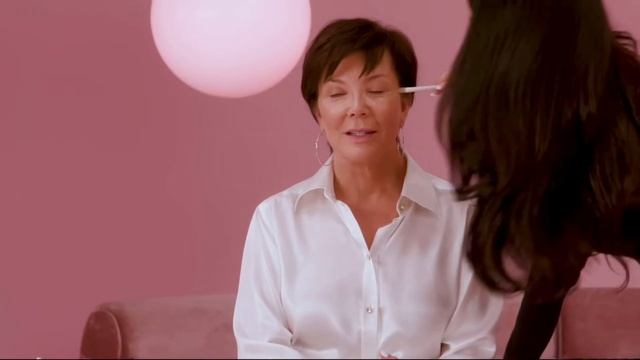 КАЙЛИ ДЖЕННЕР ГЛЭМ БАР С КРИС ДЖЕННЕР / KYLIE'S GLAM BAR: KRIS JENNER