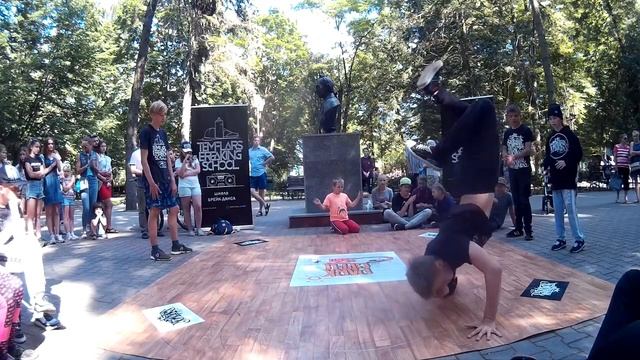 PCJ 2019\"Гром и Молния"\Max One & Mikrovski vs Yana Pro & Ready One смотреть онлайн