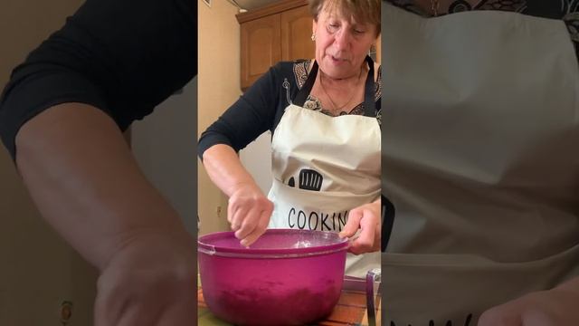 Рецепт приготовления хлеба по деревенски. Часть 1. Смотрите, что получится далее смотреть онлайн