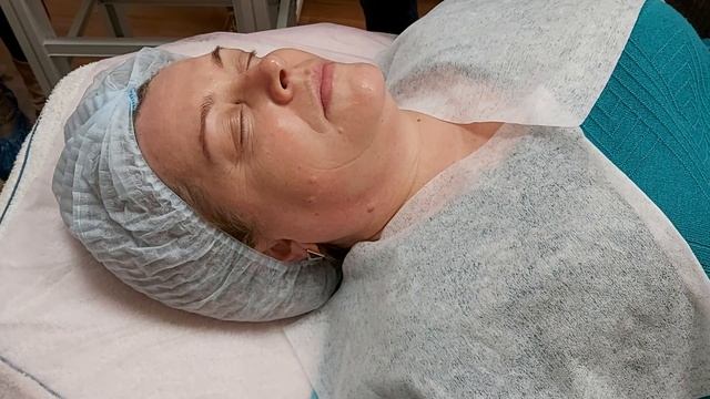 АирисКом студенты учатся: урок для косметологов. Очищение кожи, подготовка к процедуре.