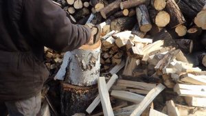 Выбор колуну, колка дров в частном подворье.