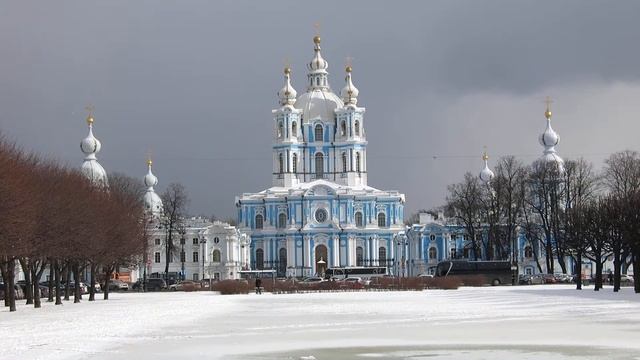 19.03.2021. Россия. Санкт-Петербург. Смольный Собор. Вид издалека смотреть онлайн