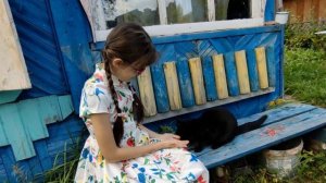 "Чёрный кот" песня . "Жил да был чёрный кот за углом..." Поёт Ариана Гаязова.