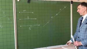 Как построить треугольник по двум сторонам и медиане, проведенной к третьей стороне