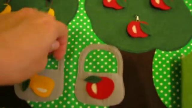 Развивающий коврик "В гостях у сказки ".Developing a mat for a baby смотреть онлайн