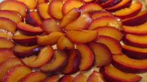 Тертый пирог со сливами