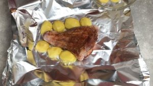 РУЛЬКА свиная запеченная с картошкой в духовке Как запечь свиную рульку в духовке с картошкой вкусн