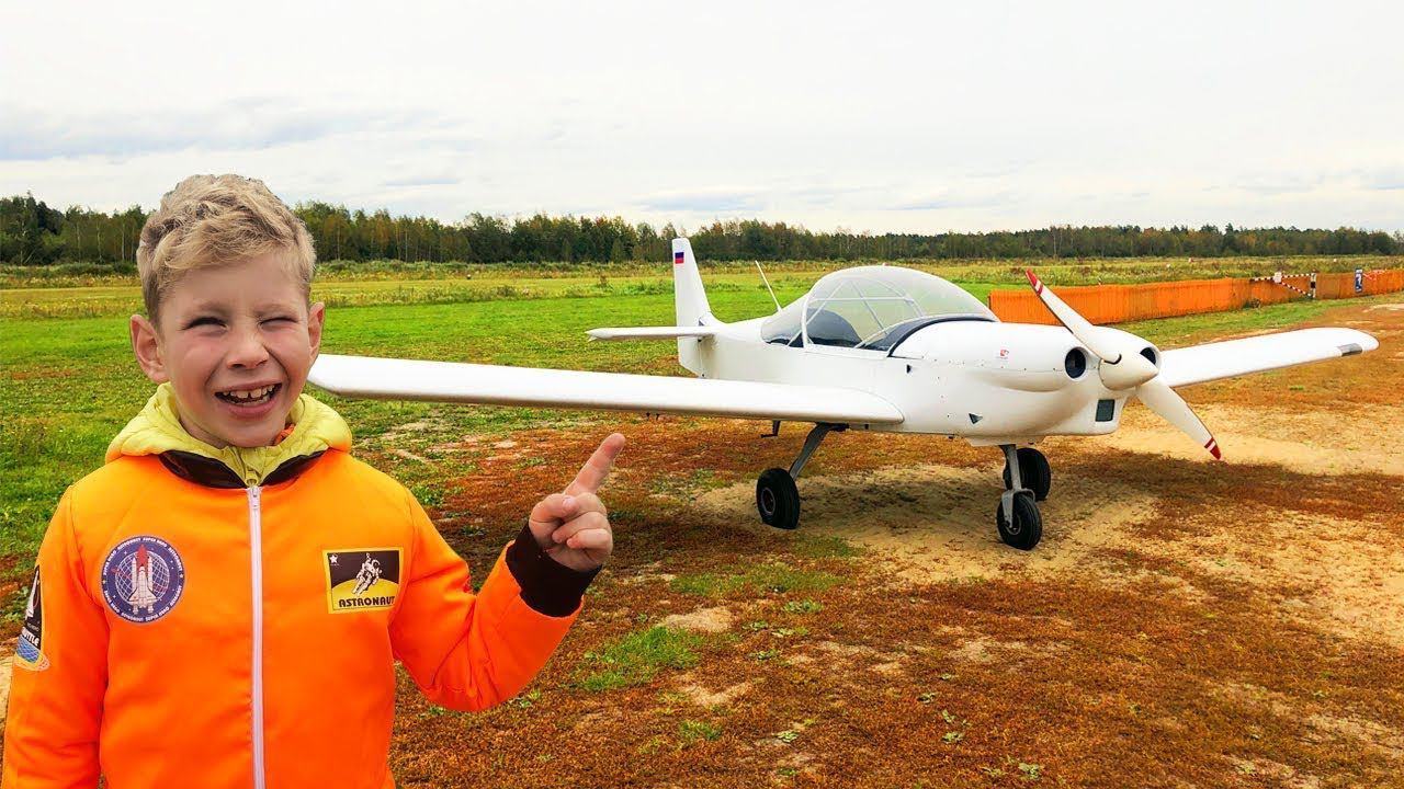 Flight on White Light Airplane Baby Pilot Super Lev play with Big Toys смотреть онлайн