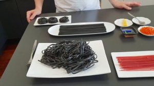 Паста с чернилами каракатицы и красной икрой