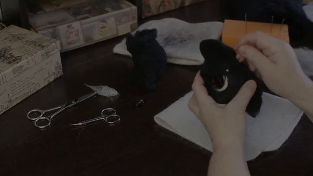 Мастер-класс по сухому валянию из шерсти. Грустный черный Кот.