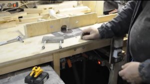 Лифт для фрезера ,проще только домкрат.