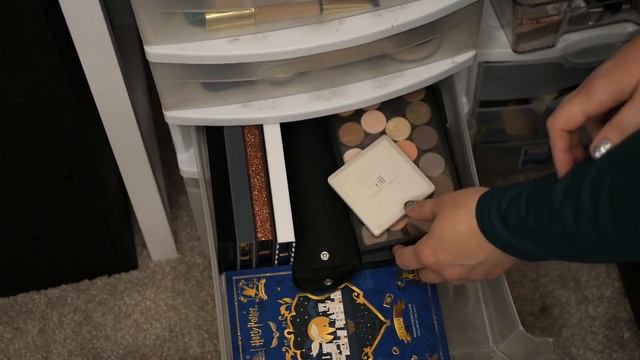 My Makeup Vanity Tour: A Look at My Beauty Collection | No-buy Year смотреть онлайн