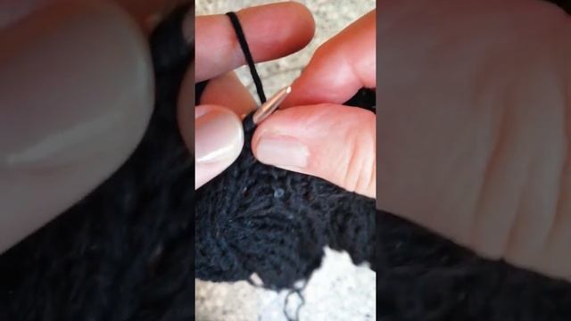 Как делать убавки на вязаной шапке с косами ч. 2.( по образцу шапки Loro Piana Courchevel) смотреть онлайн