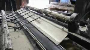 Распиловка осины на ленточной раме.