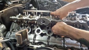BMW 325I N52B25A Cilinderhead and valvetronic springs installation, clear instruction